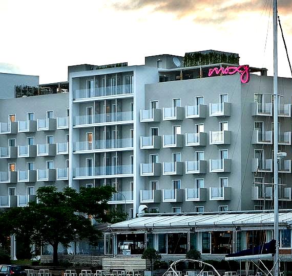 Moxy Patra Marina